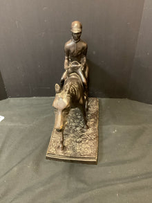  Statue/Figurine/Bust