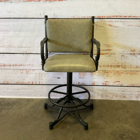 Callee Inc. Bar Stool Set