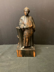  Statue/Figurine/Bust