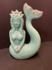  Statue/Figurine/Bust