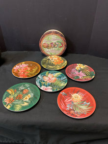  Tommy Bahama Set Of Plates