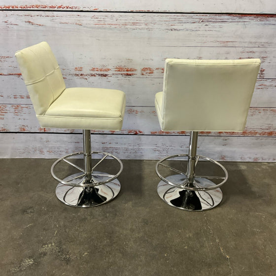 Vanguard Bar Stool Set