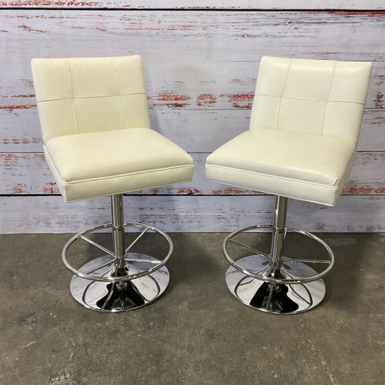 Vanguard Bar Stool Set