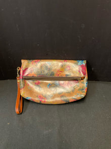  Patricia Nash Wristlet