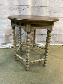  Flexsteel Accent Table