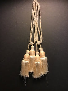  Tassel(s)